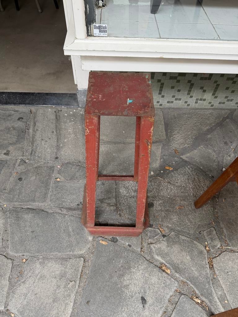 Oude plaatstalen zuil, vintage plantentafel, Ophalen, Gebruikt, -, -