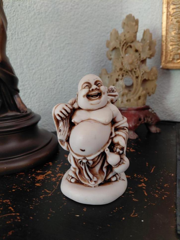 Lachende reizende boeddha Boeddha beeldje, Huis en Inrichting, Woonaccessoires | Boeddhabeelden, Ophalen of Verzenden