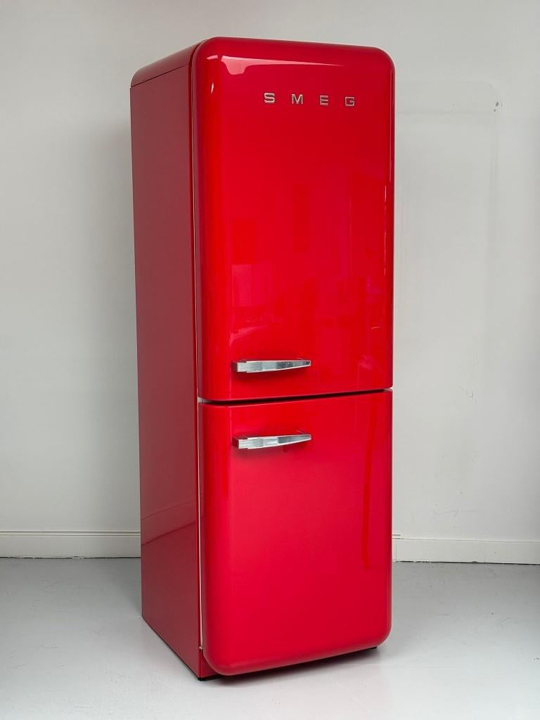 SMEG FAB32R7 koelkast met vriesvak rood in nette staat, Witgoed en Apparatuur, Koelkasten en IJskasten, Ophalen, 200 liter of meer