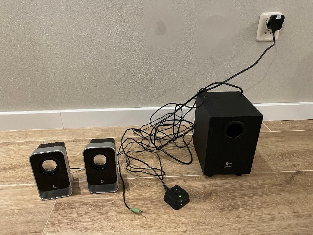 Logitech multimedia speakers en subwoofer, LS21, Ophalen of Verzenden, Gebruikt, Audiokanaal 2.1, Logitech