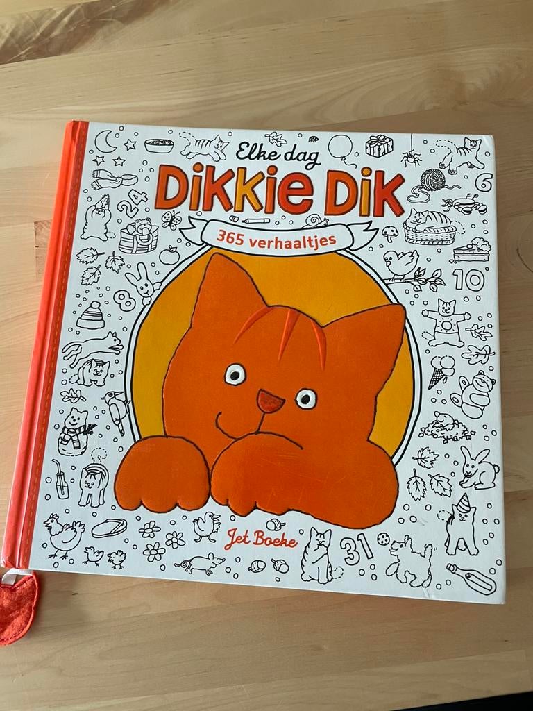 Dikkie dik 365 verhaaltjes (zeer net dik boek!), Ophalen of Verzenden, Zo goed als nieuw