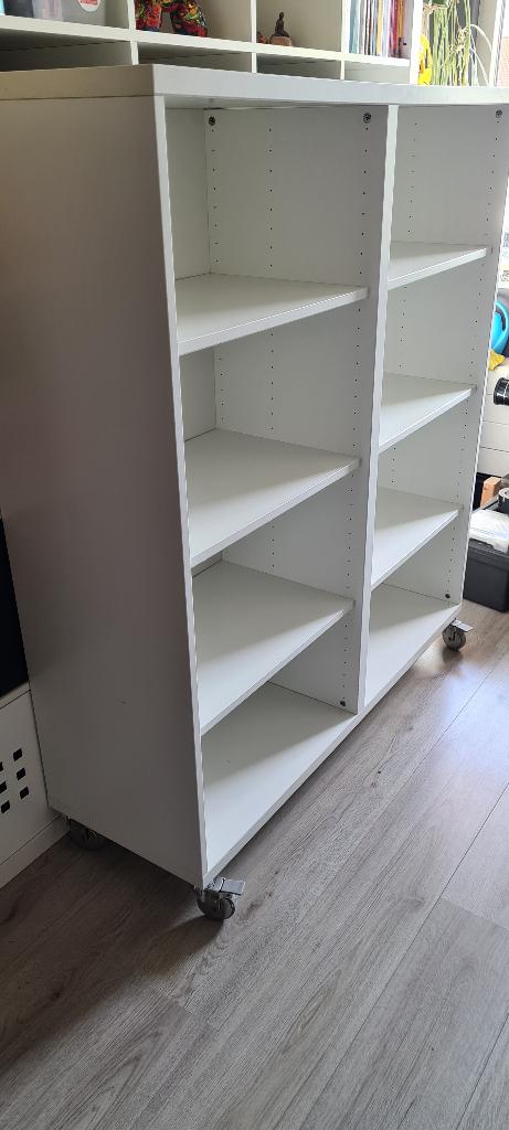 witte open kast op wielen aangeboden, Ophalen, 100 tot 150 cm, Zo goed als nieuw, Overige houtsoorten