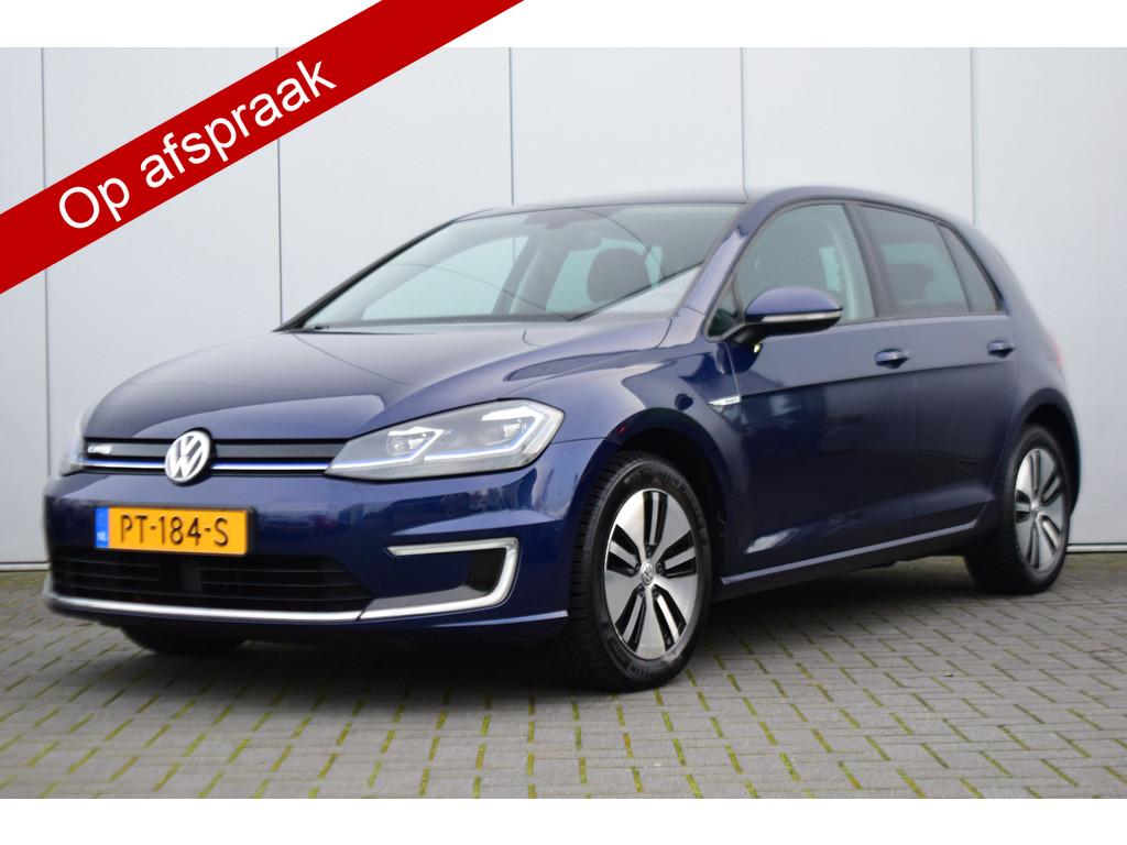 Volkswagen e-Golf e-Golf 100kw Carplay Priv/Glass Ecc Cruise, Auto's, Volkswagen, Parkeersensor, Stof, Gebruikt, Zwart