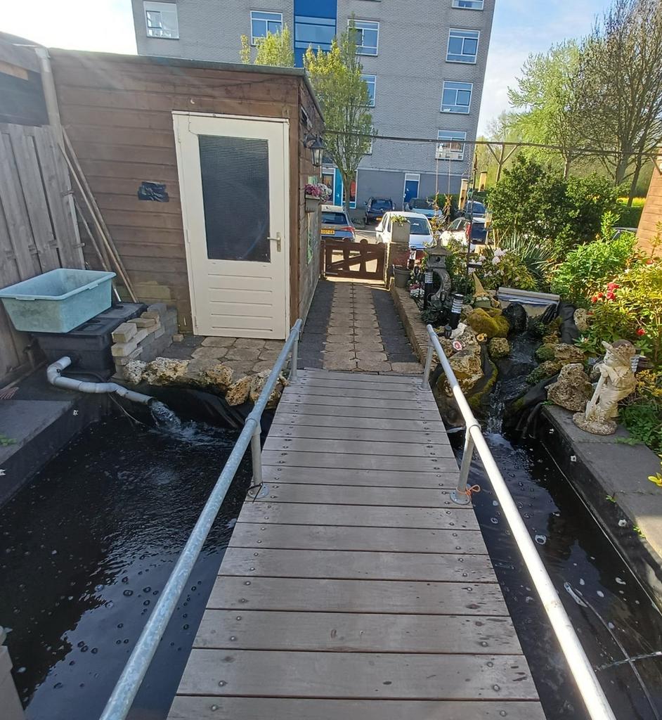 Stevige ijzeren brug voor vijver of waterpartij, Ophalen, Zo goed als nieuw