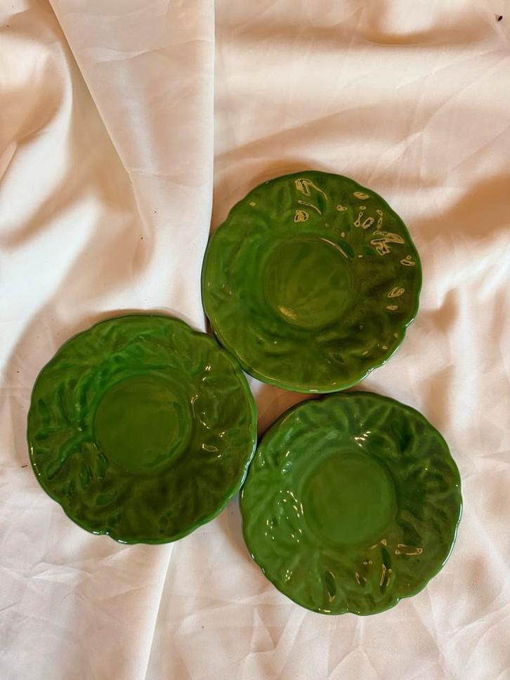 3x Bordallo Pinheiro gebaksbordjes groen, Huis en Inrichting, Keuken | Servies, Gebruikt, Bord(en), Overige stijlen, Aardewerk