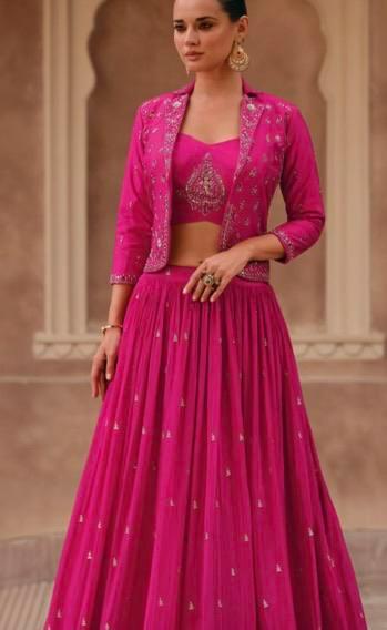 Pink Lehenga embroidered set in XS, Kleding | Dames, Gelegenheidskleding, Zo goed als nieuw, Overige typen, Maat 34 (XS) of kleiner