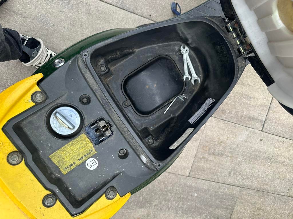 Blauwe plaat scooter - Start en rijdt, nieuwe accu!, Ophalen, Gebruikt, Maximaal 45 km/u, Benzine