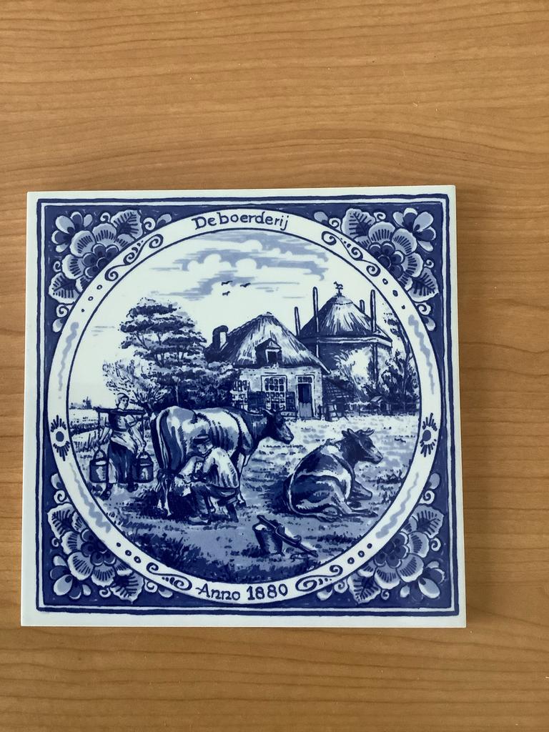 Delfts blauw wandtegeltje ‘De boerderij’, anno 1880, Ophalen of Verzenden