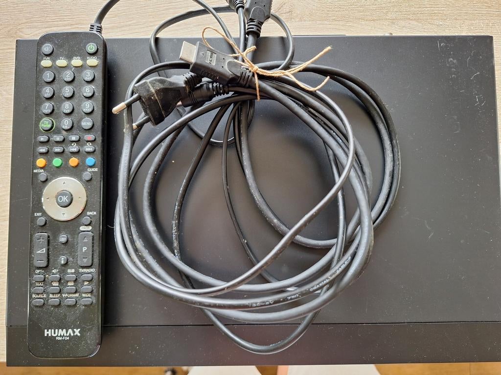 Humax decoder met afstandsbediening en kabels, Ophalen of Verzenden, Gebruikt, Decoder