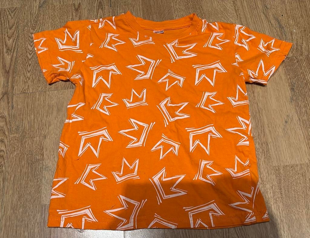 Oranje Tshirt 122/128, Kinderen en Baby's, Kinderkleding | Maat 122, Ophalen, Gebruikt, Jongen of Meisje, Shirt of Longsleeve