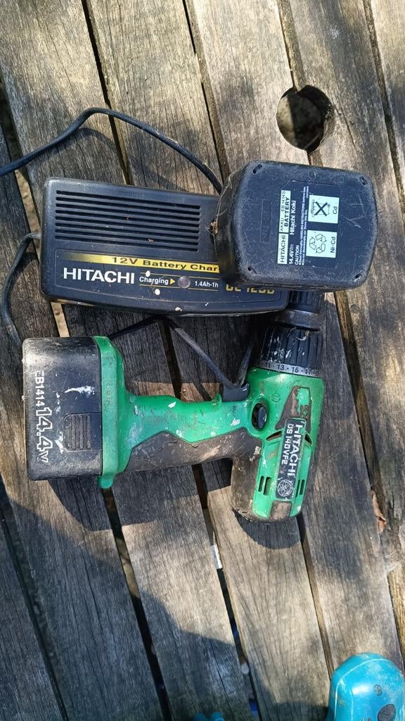 Hitachi accuschroefmachine met lader (accu's versleten), Ophalen of Verzenden, Gebruikt, Minder dan 400 watt, Boor- en Schroefmachine