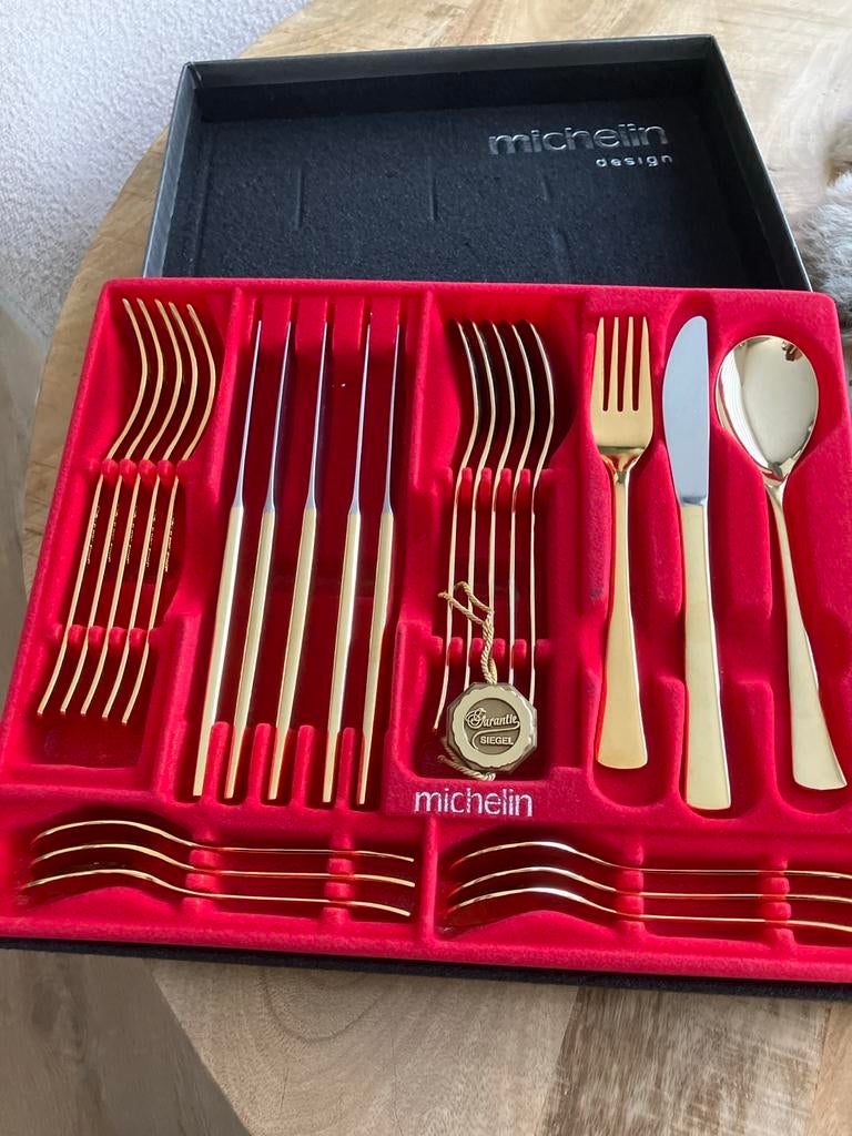 Michelin Design Bestekset - 24 ct. Verguld - Model 700/Gold, Ophalen of Verzenden, Zo goed als nieuw, Overige materialen, Bestekset