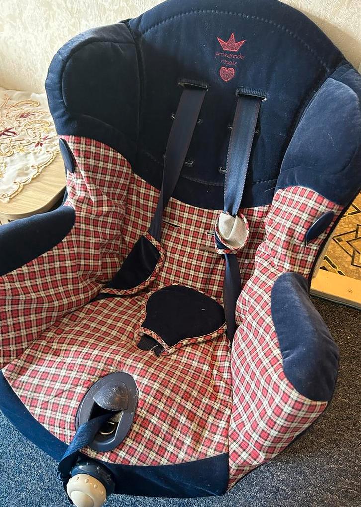 Verstelbaar kinderautostoeltje met slaapstand, Kinderen en Baby's, Autostoeltjes, Gebruikt, Overige merken, 9 t/m 36 kg, Autogordel