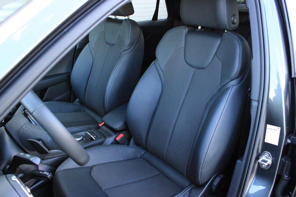 Audi Q2 1.4 TFSI S-Line Pano | Camera | Keyless | Rotor Velg, Auto's, Gebruikt, 4 cilinders, 150 pk, Leder en Stof
