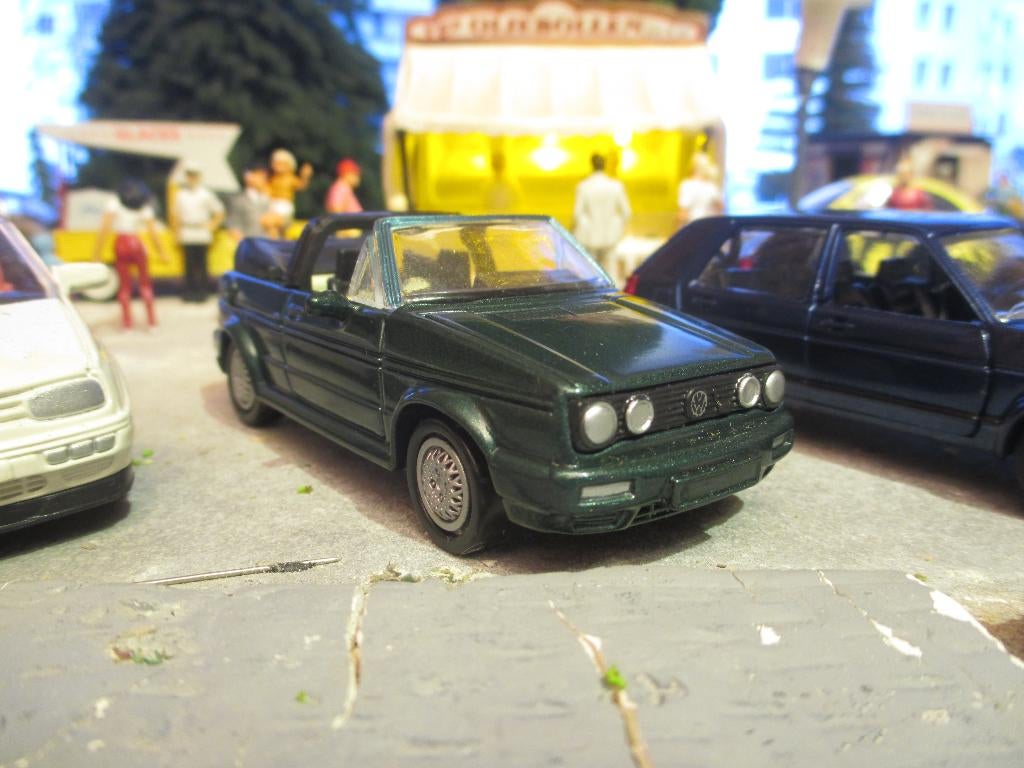 1/43 Volkswagen Golf 1 Cabriolet 1990 Facelift - zwarte kap, Ophalen of Verzenden, Gebruikt, Auto, Overige merken