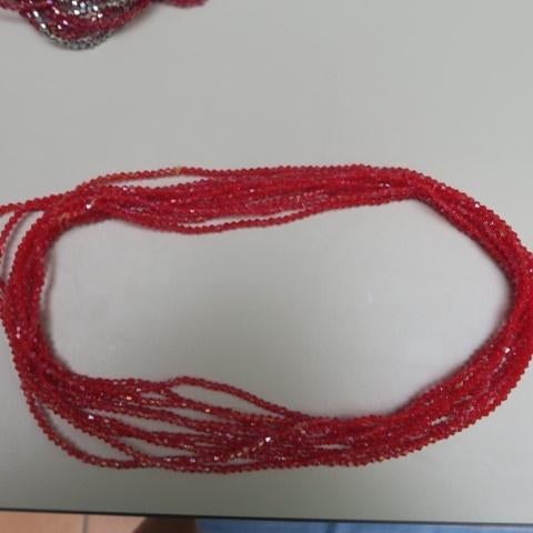Halsjuweel rode steentjes (6x) lengte 62 cm rekbaar, Sieraden, Tassen en Uiterlijk, Kettingen, Ophalen of Verzenden, Nieuw, Rood