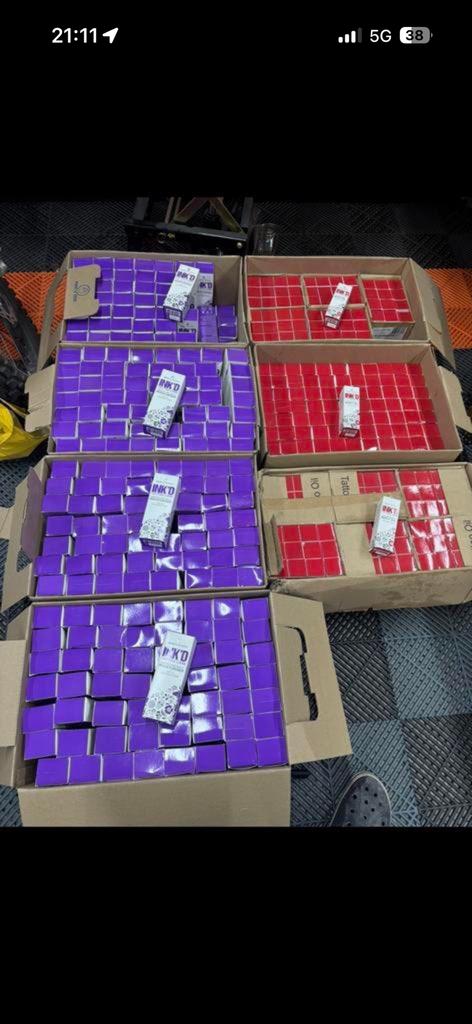 Partij 900stuks tattoo zalf creme ecom bol etc handel partii, Ophalen of Verzenden, Zo goed als nieuw, Bodylotion, Crème of Olie