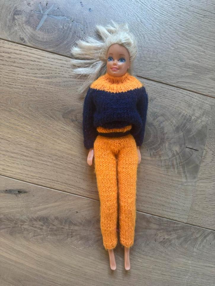 Vintage Barbie pop Mattel 1966 met gebreide outfit, Kinderen en Baby's, Speelgoed | Poppen, Gebruikt, Barbie, Ophalen of Verzenden