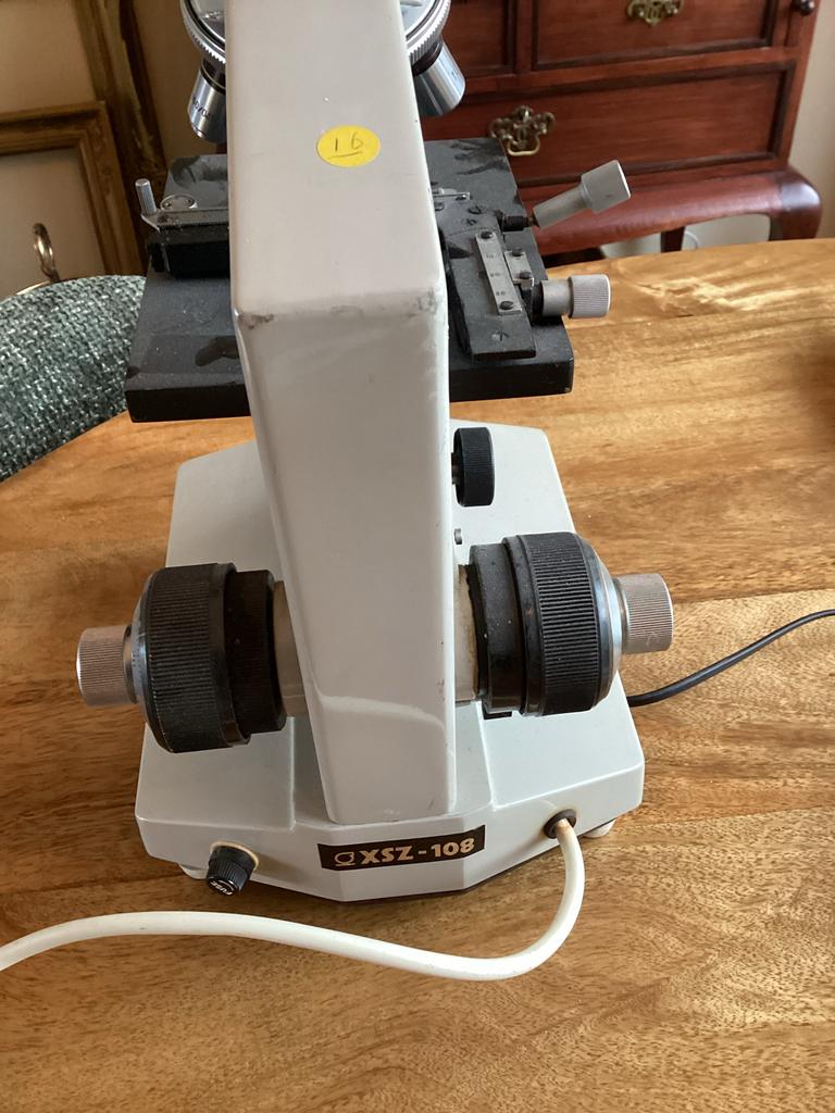 Pleuger XSZ-108 Microscoop met Ikegami ICD-803P Camera, Ophalen, Gebruikt, 400x tot 1000x, Biologische microscoop