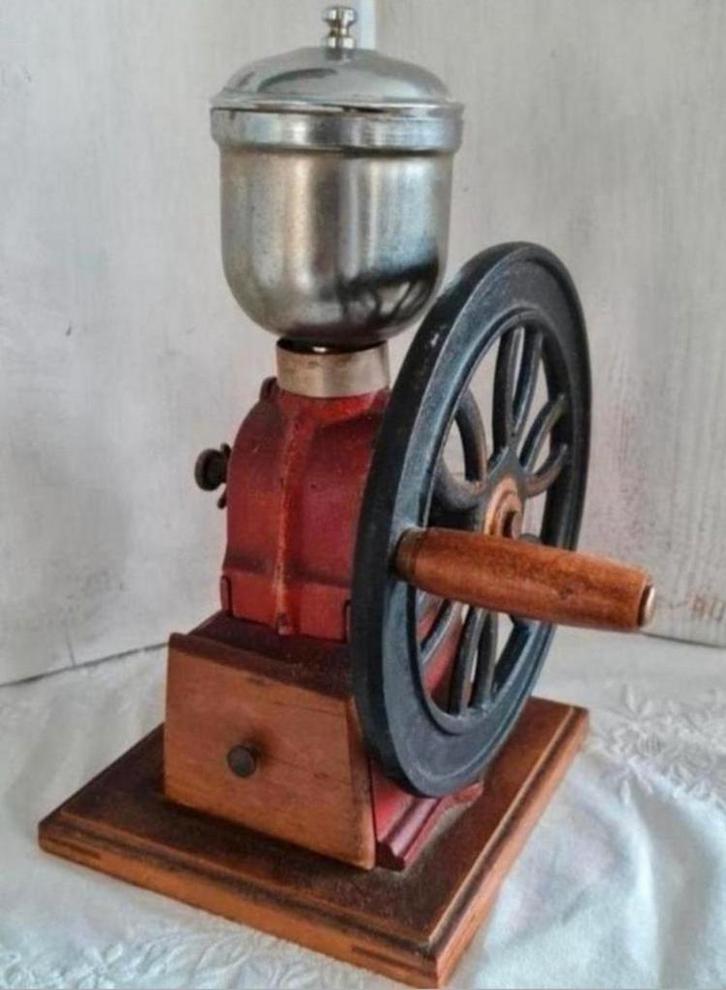 Antieke Spaanse gietijzeren koffiemolen, Antiek en Kunst, Antiek | Keukenbenodigdheden, Ophalen of Verzenden