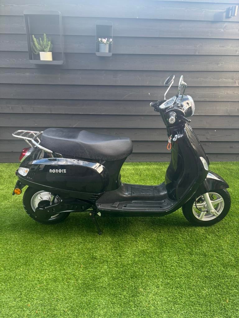 Nonoiz elektrische scooter. Nieuwe accu’s., Overige merken, Elektrisch, Ophalen of Verzenden, Zo goed als nieuw