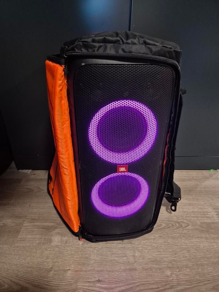 Te huur, JBL partybox 310 accu speaker., Ophalen, Complete set