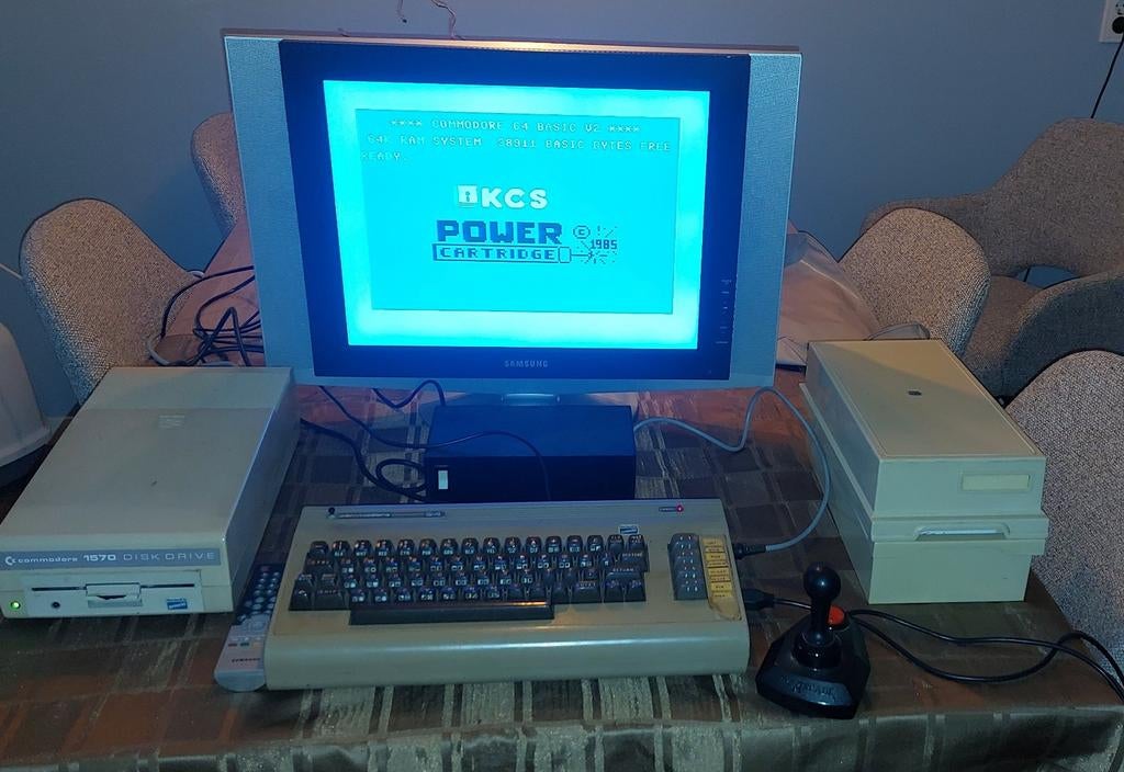 Complete Commodore 64 Set: C64, TV, Spellen & Joysticks, Ophalen, Gebruikt