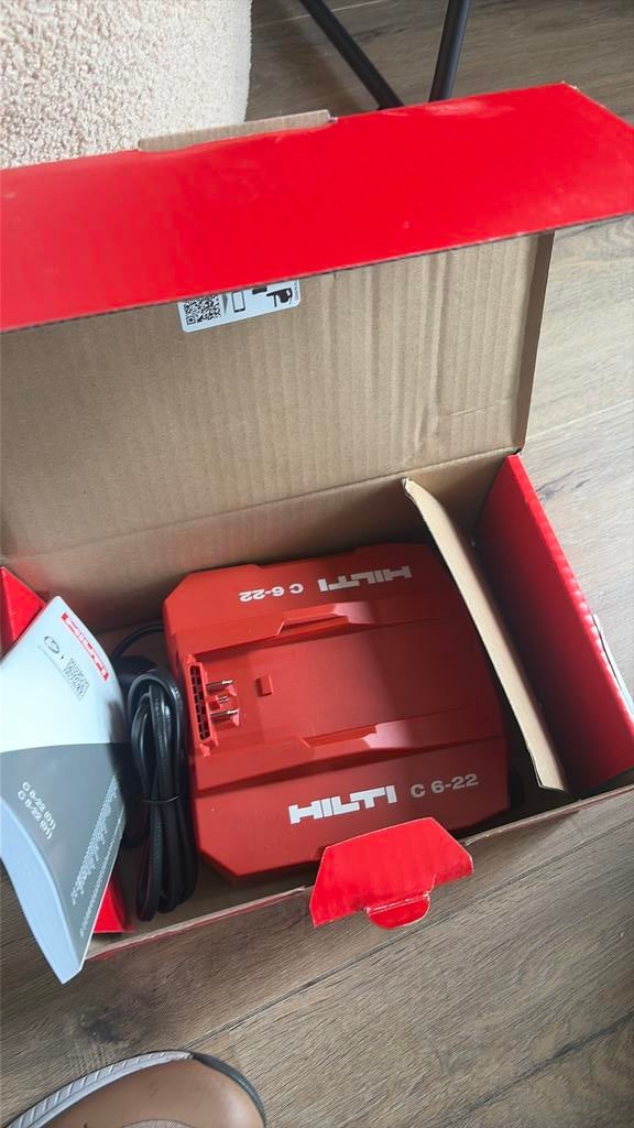 Hilti Nuron C6-22 acculader nieuw in doos bieden vanaf 110.-, Ophalen, Nieuw