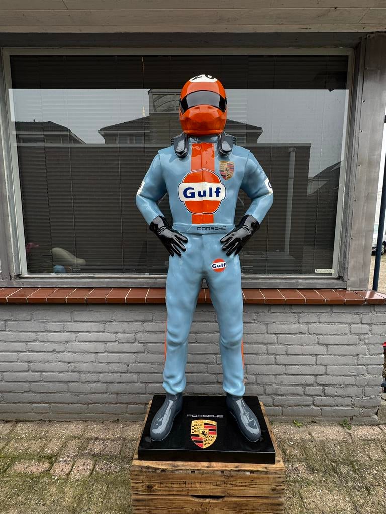 Grote Porsche Gulf coureur beeld life size, Ophalen, Gebruikt, Mens