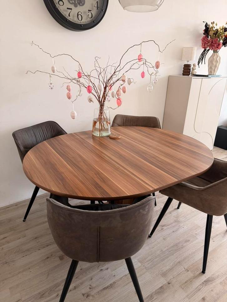 Ovalen en ronde houten eettafel, Huis en Inrichting, Tafels | Eettafels, Gebruikt, 100 tot 150 cm, 200 cm of meer, Ovaal, Ophalen of Verzenden