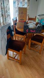 GRATIS BROODKAST EN RONDE TAFEL MET 4 STOELEN, Gebruikt, Bruin, Ophalen of Verzenden, Vier