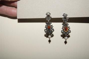 Zilveren oorhangers / kettingen beschikbaar voor biedingen