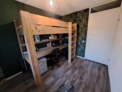 Steigerhouten hoogslaper met bureau, Huis en Inrichting, Slaapkamer | Stapelbedden en Hoogslapers, Zo goed als nieuw, Hoogslaper