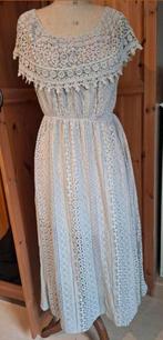 Mooie gevoerde kanten taupe jurk  one size, Maat 38/40 (M), Overige kleuren, Ophalen of Verzenden, Zo goed als nieuw