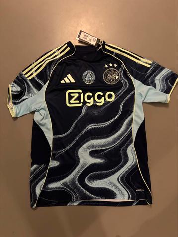 AJAX uit SAIL shirt maat L met cruijff 14 750 exemplaren beschikbaar voor biedingen