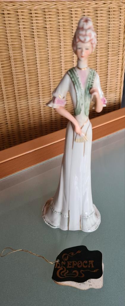 Epoca Beeldje Vrouw met Waaier, Portugal, Antiek en Kunst, Antiek | Porselein, Ophalen of Verzenden
