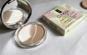 CLINIQUE Nieuwe Compact Poeder Kleur Stay Buff  beschikbaar voor biedingen