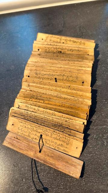 Oosterse bijbel beschikbaar voor biedingen