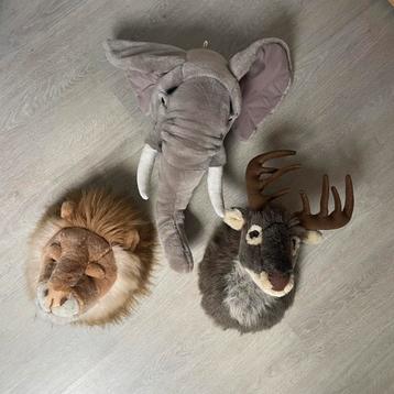Wild and soft koppen hert leeuw olifant, grote leeuw beschikbaar voor biedingen