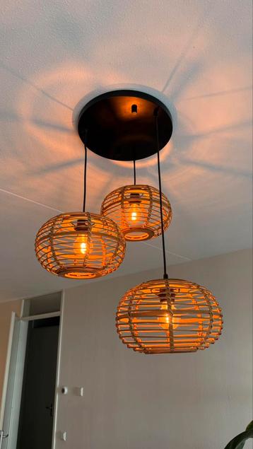 Plafondlamp met 3 rotan kappen