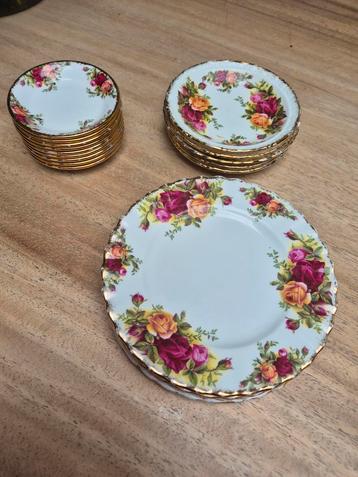 19 Royal Albert schotel(tjes) beschikbaar voor biedingen