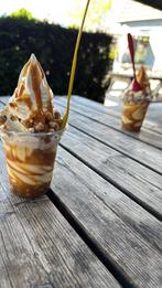 Ik ben niet op zoek naar vermaak of nepfiguren, Contacten en Berichten