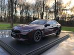 Kyosho 1:12 BMW M8 grand coupe Ametrin met vitrine nieuw, Hobby en Vrije tijd, Modelauto's | 1:5 tot 1:12, Ophalen of Verzenden