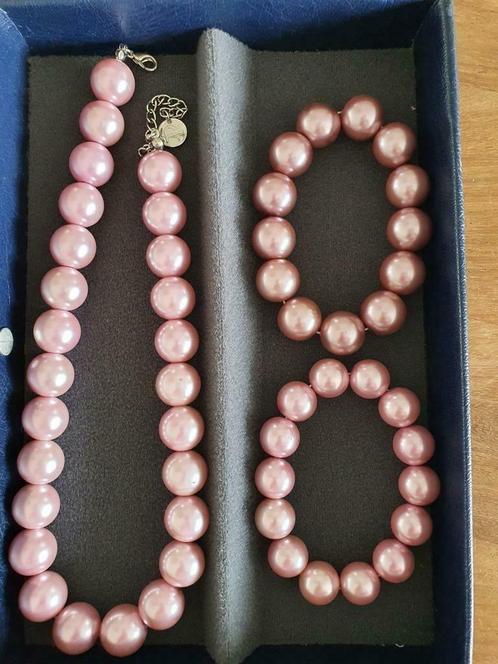 Nieuw: Parelmoer ketting met 2 bijpassende armbanden, Sieraden, Tassen en Uiterlijk, Kettingen, Nieuw, Roze, Verstelbaar, Ophalen of Verzenden