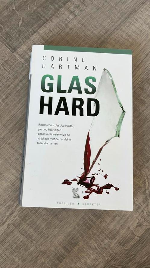 Corine Hartman - Glashard, Boeken, Thrillers, Zo goed als nieuw, Nederland, Ophalen of Verzenden
