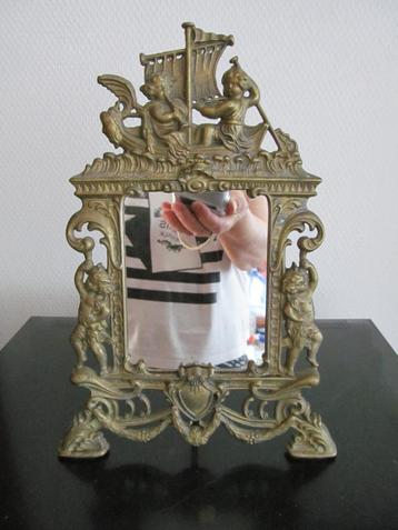 Spegeltje in messing frame beschikbaar voor biedingen