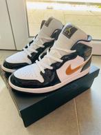 Nike Air Jordan 1 Mid SE, Zwart, Nike, Ophalen of Verzenden, Sneakers of Gympen