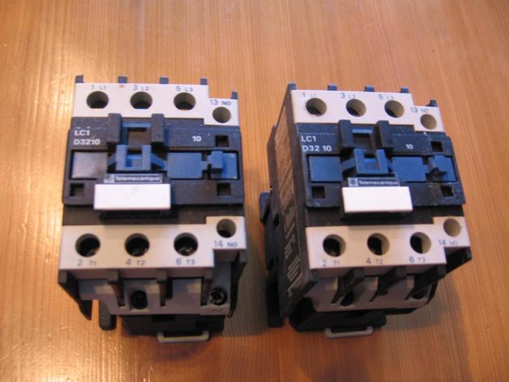 Telemecanique magneetschakelaar LC1-D32-10 en 01 relais., Hobby en Vrije tijd, Elektronica-componenten, Gebruikt, Verzenden
