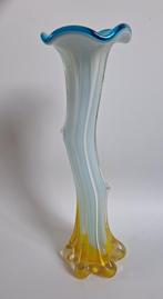 Leuke handgeblazen glazen vaas in vorm van bloem, Ophalen of Verzenden