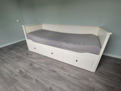 Ikea hemnes bedbank, Huis en Inrichting, Slaapkamer | Bedden, Zo goed als nieuw, Tweepersoons, 200 cm, Hout, Wit, Ophalen